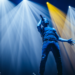 插进大码美女逼里射精
